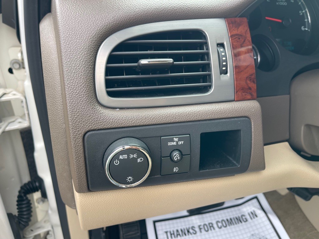 2011 Chevrolet Suburban Image 18