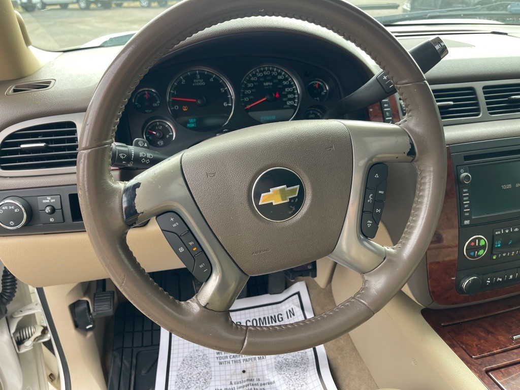 2011 Chevrolet Suburban Image 19