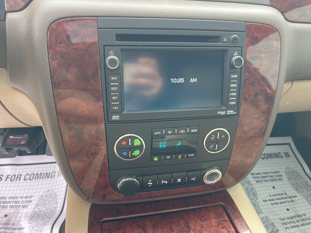 2011 Chevrolet Suburban Image 20