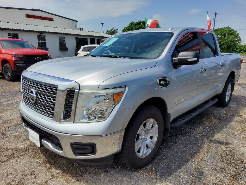 2017 Nissan Titan Image 2