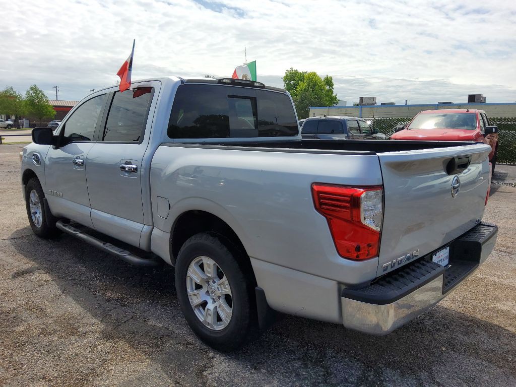 2017 Nissan Titan Image 5