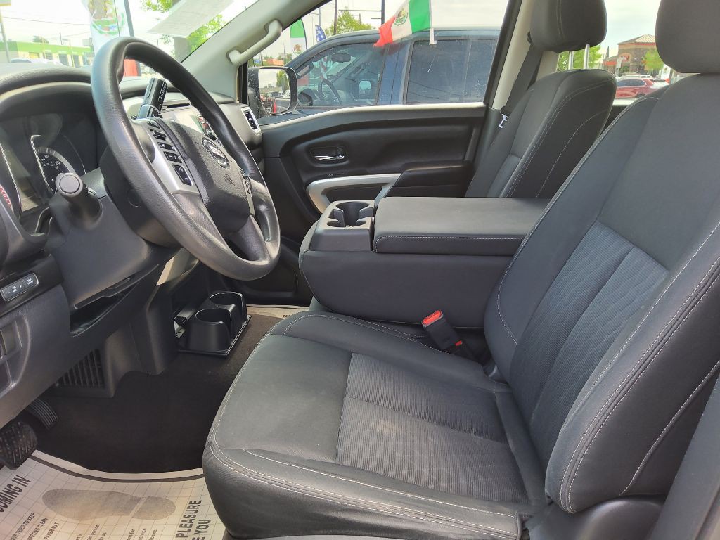 2017 Nissan Titan Image 6