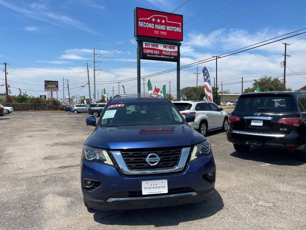 2017 Nissan Pathfinder Image 2