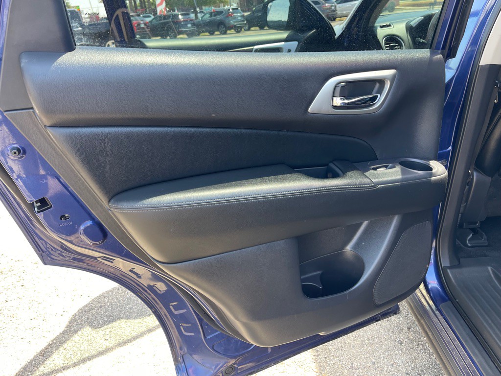 2017 Nissan Pathfinder Image 8