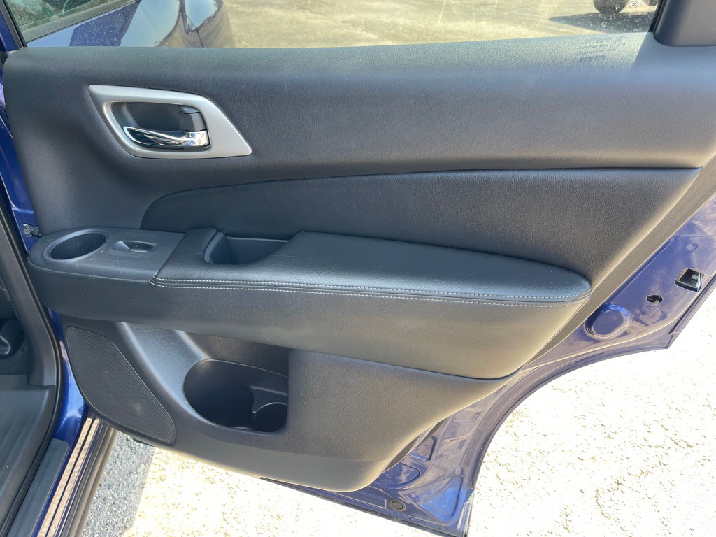 2017 Nissan Pathfinder Image 12