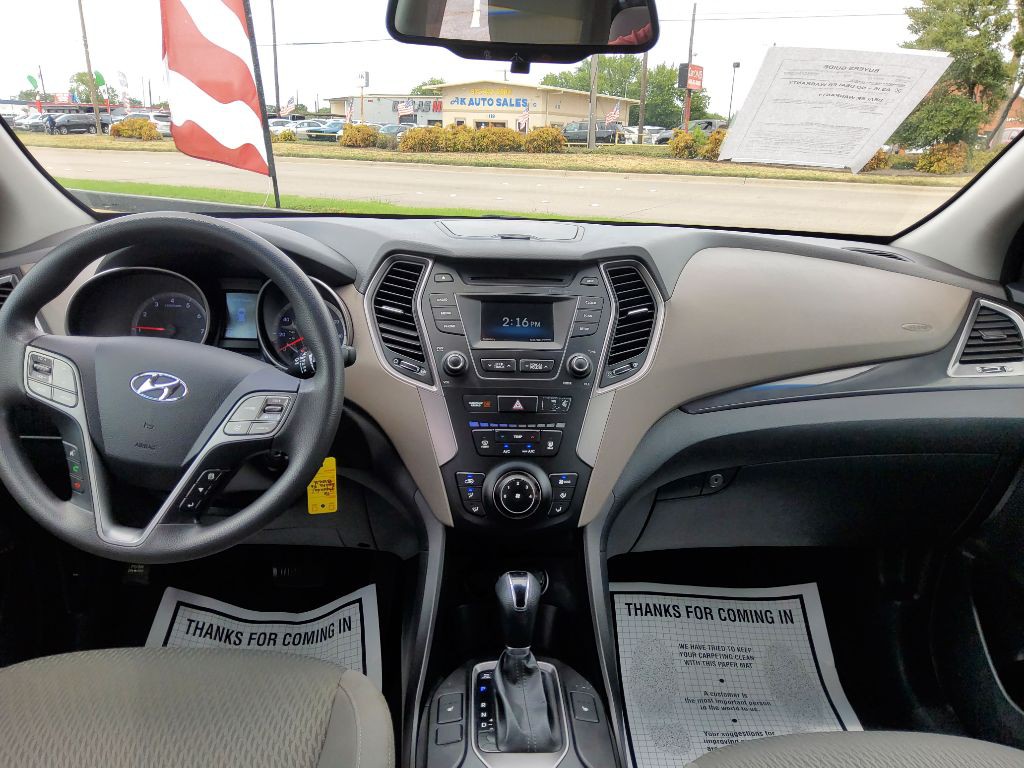 2016 Hyundai Santa Fe Image 9