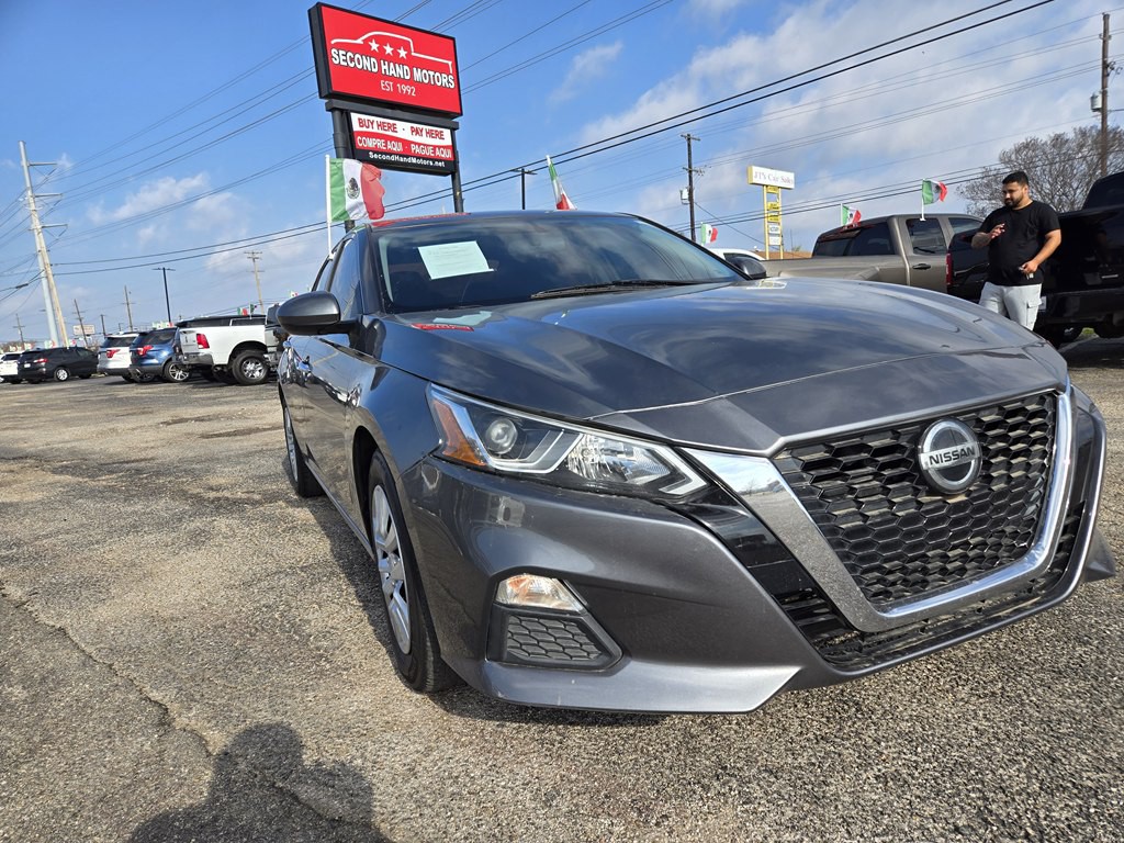 2019 Nissan Altima Image 2