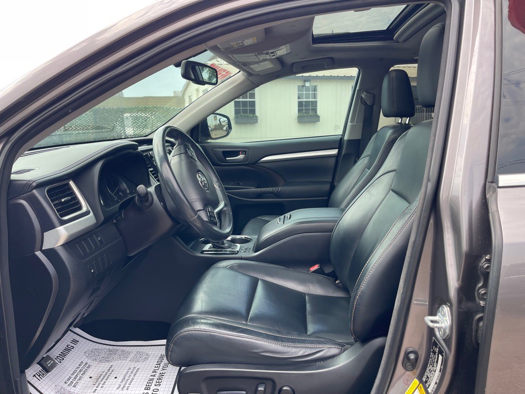 2016 Toyota Highlander Image 7