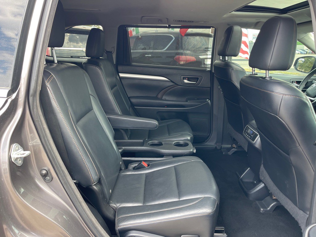 2016 Toyota Highlander Image 13