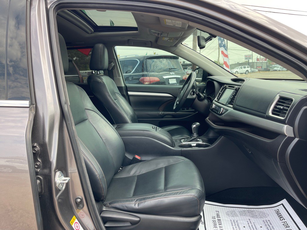 2016 Toyota Highlander Image 15