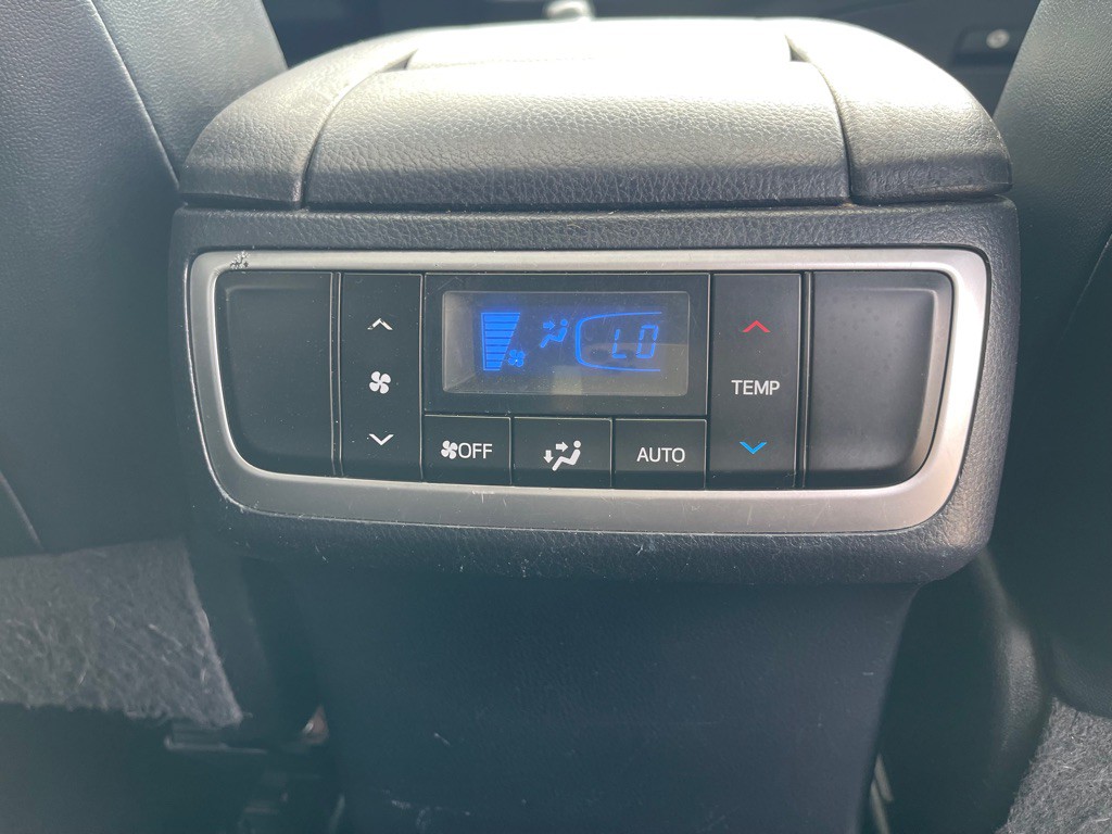 2016 Toyota Highlander Image 16