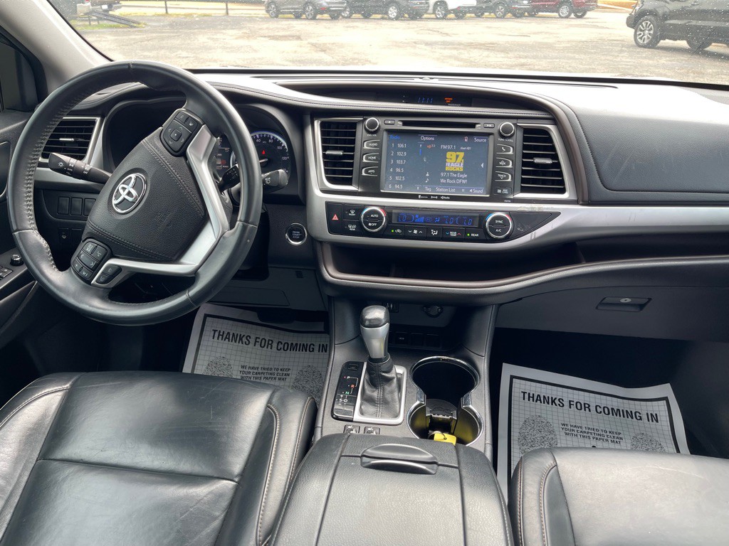 2016 Toyota Highlander Image 17