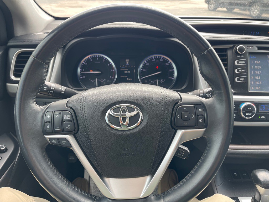 2016 Toyota Highlander Image 18