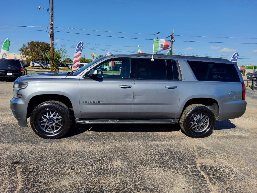 2019 Chevrolet Suburban Image 2