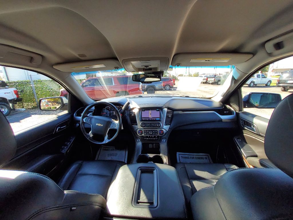 2019 Chevrolet Suburban Image 3