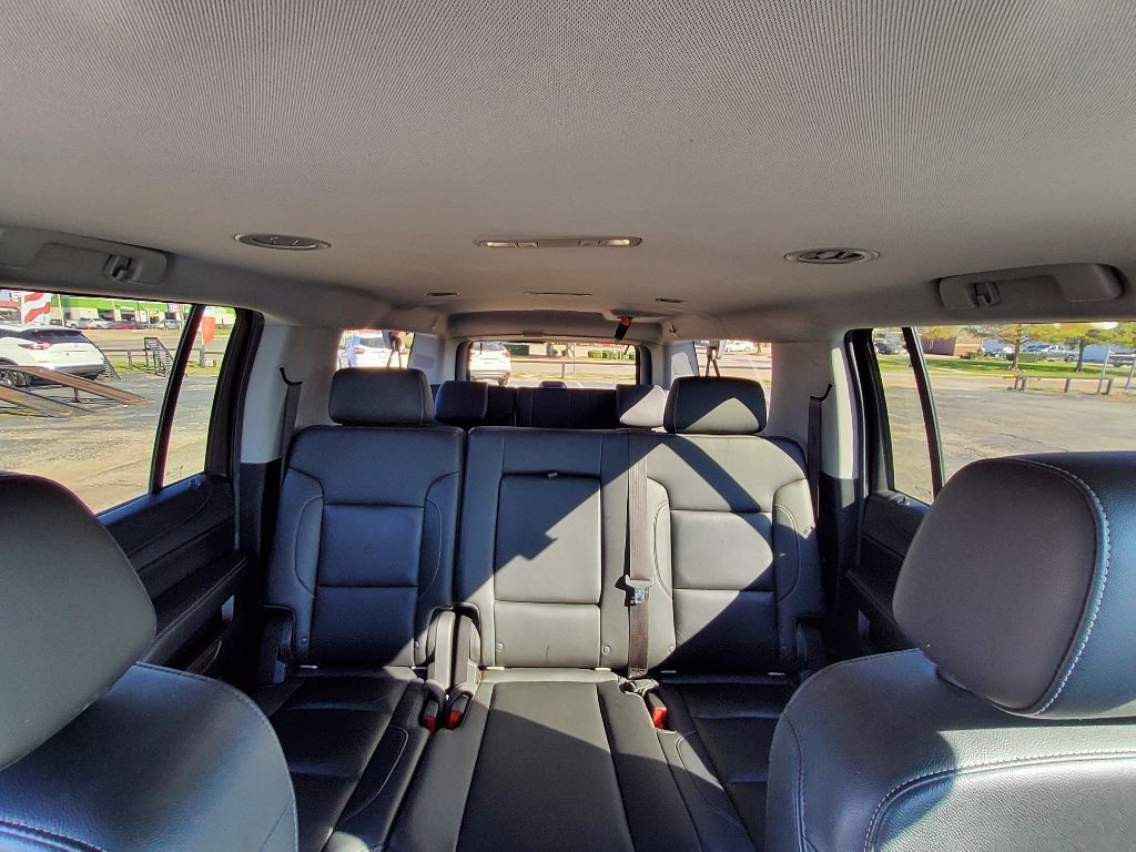 2019 Chevrolet Suburban Image 4