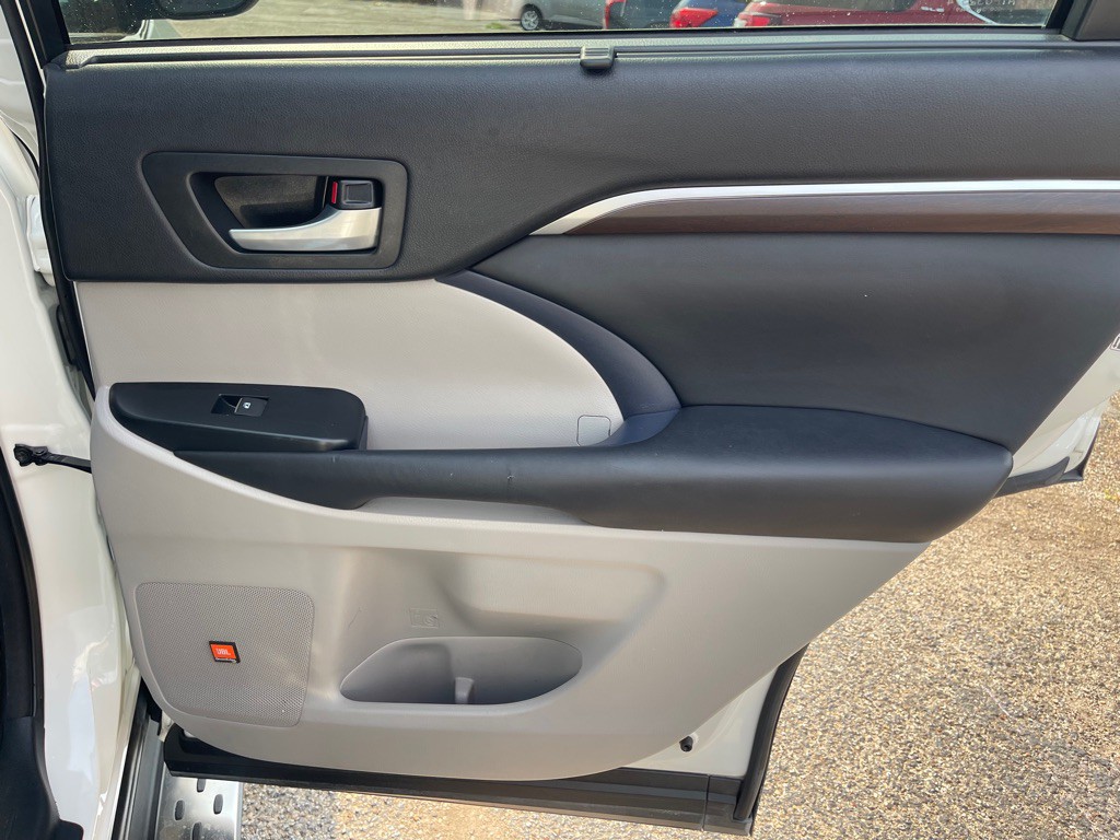 2016 Toyota Highlander Image 12