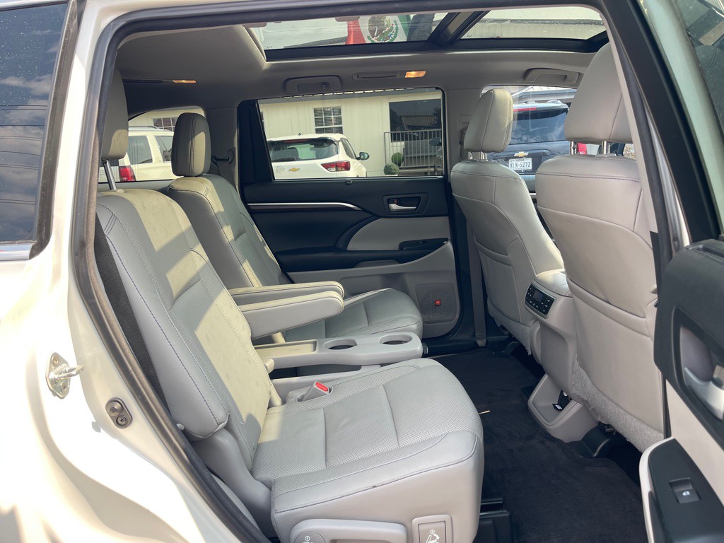 2016 Toyota Highlander Image 13