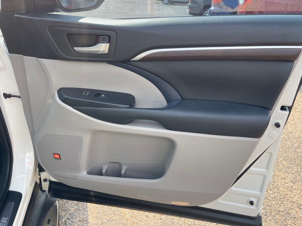 2016 Toyota Highlander Image 14