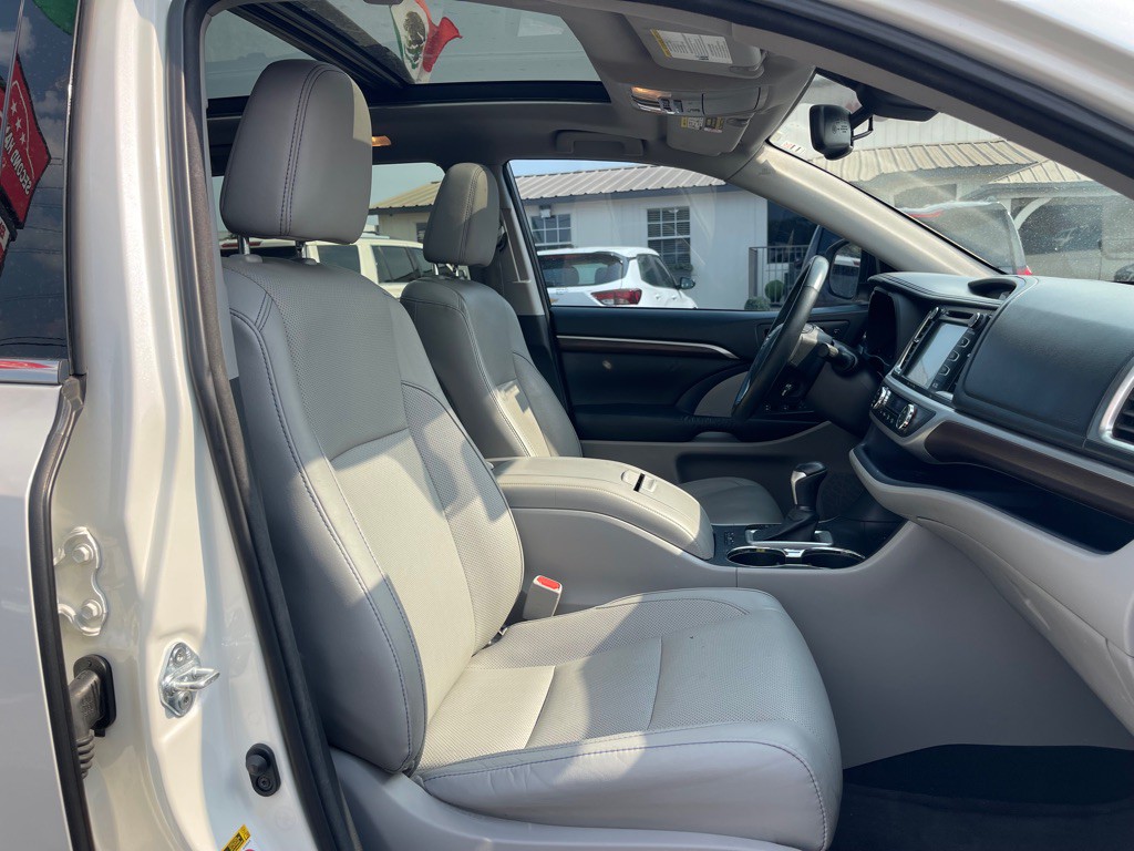 2016 Toyota Highlander Image 15