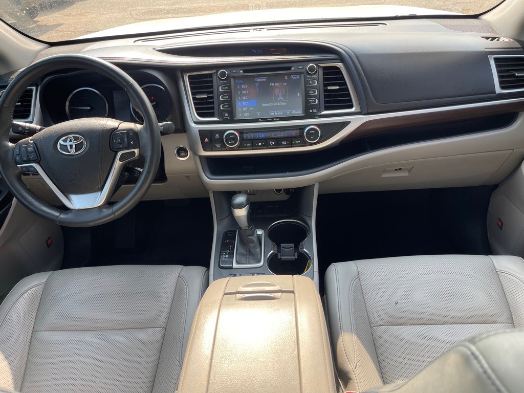 2016 Toyota Highlander Image 16