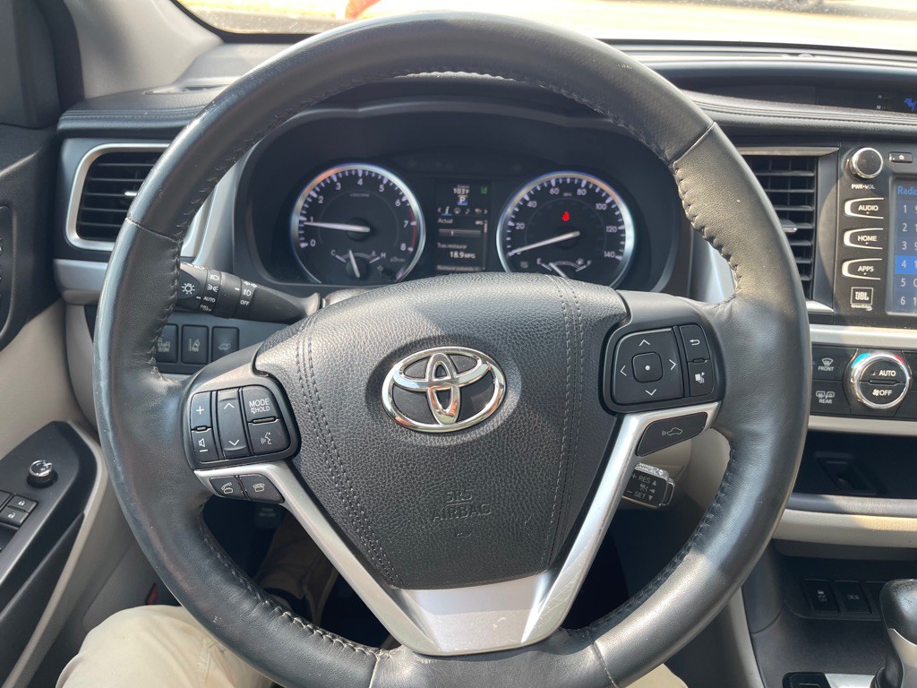 2016 Toyota Highlander Image 18