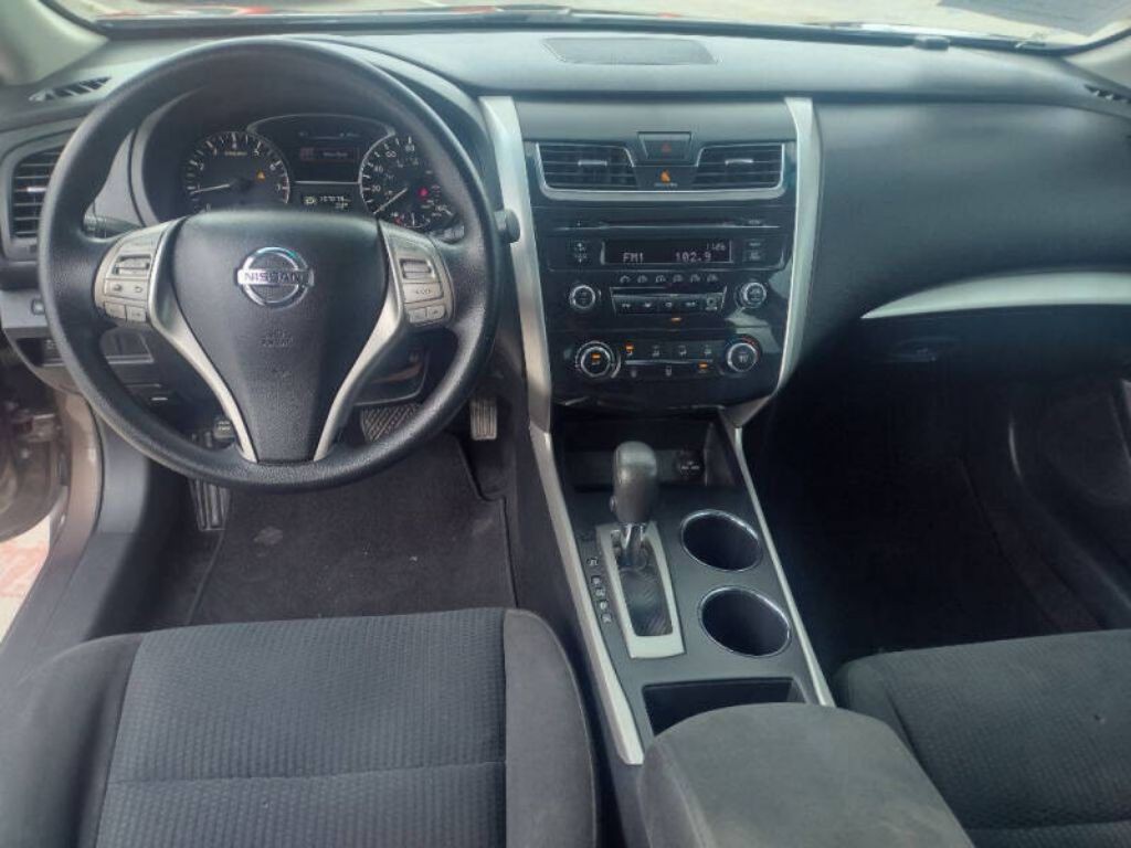 2015 Nissan Altima Image 10