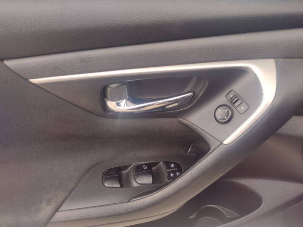 2015 Nissan Altima Image 17