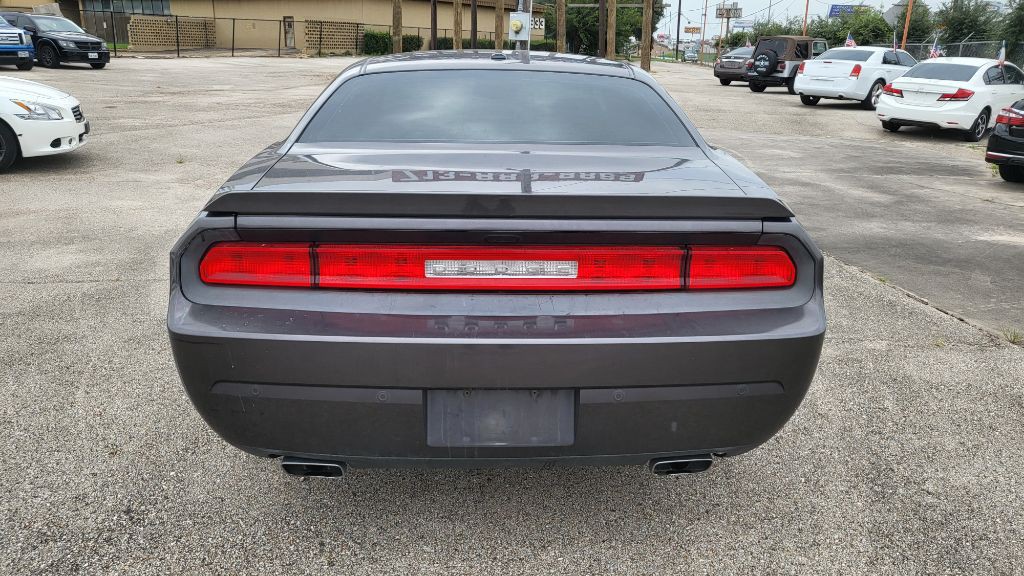 2014 Dodge Challenger Image 2