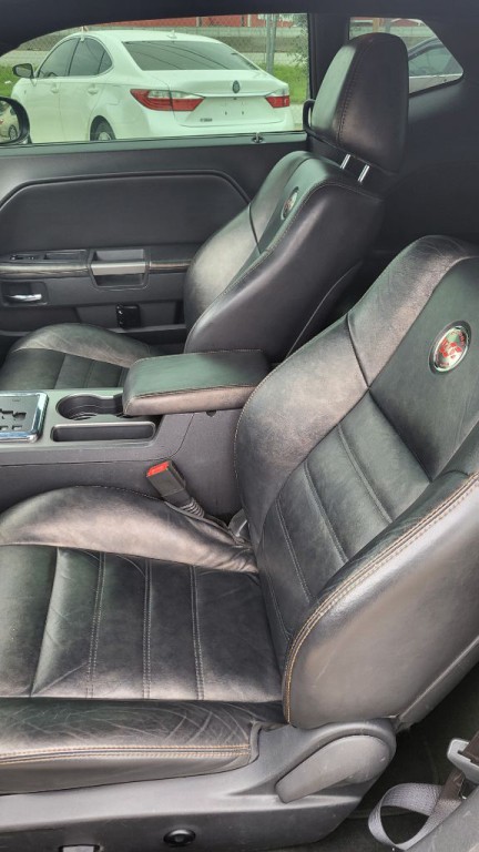 2014 Dodge Challenger Image 9