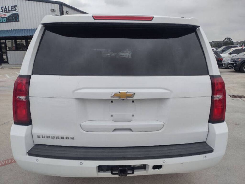 2015 Chevrolet Suburban Image 4