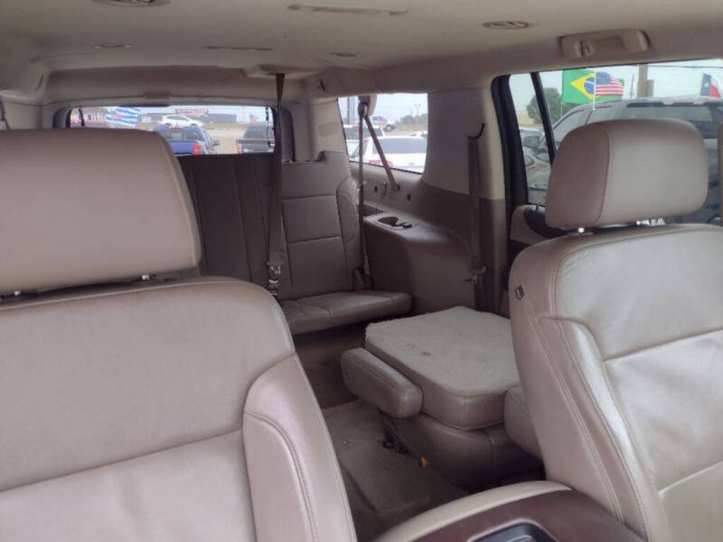 2015 Chevrolet Suburban Image 17
