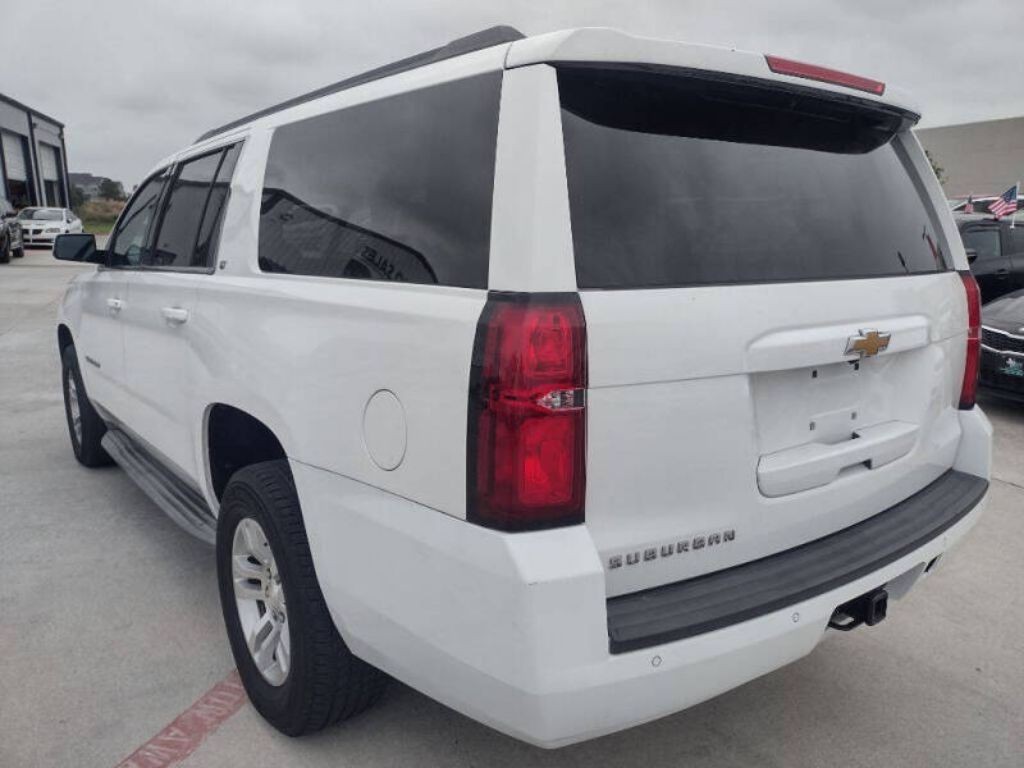 2015 Chevrolet Suburban Image 23