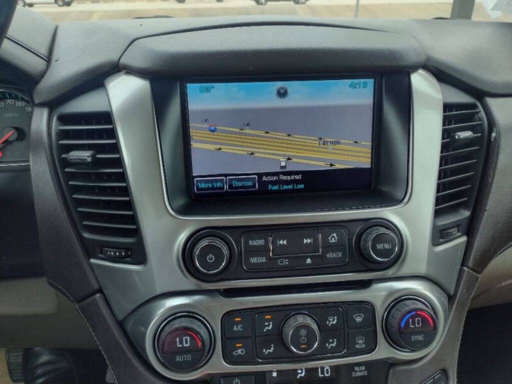 2015 Chevrolet Suburban Image 32