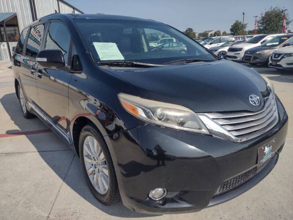 2015 Toyota Sienna Image 5