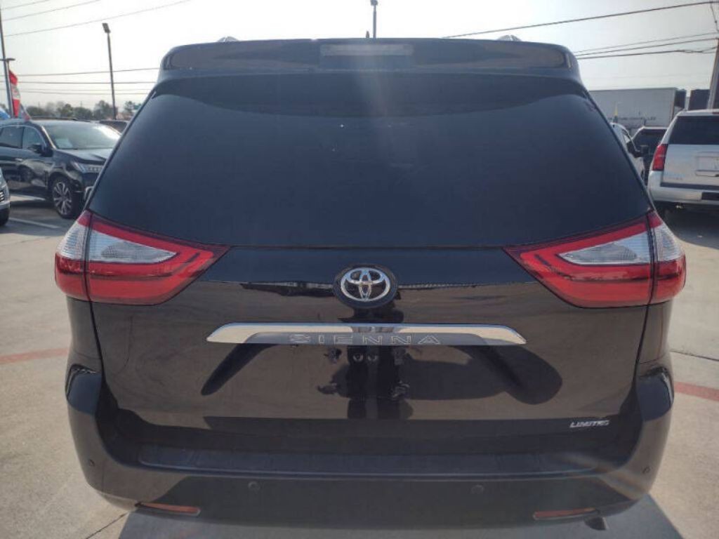2015 Toyota Sienna Image 7