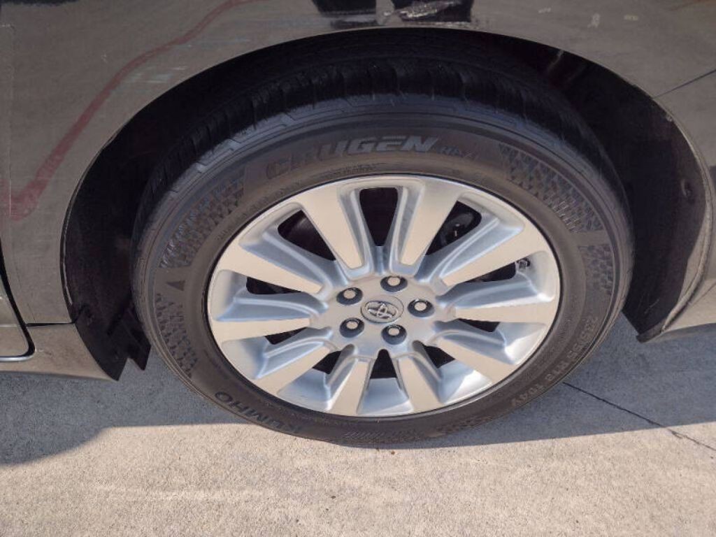 2015 Toyota Sienna Image 20