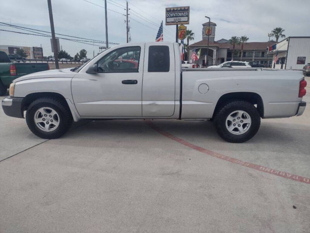 2005 Dodge Dakota Image 1