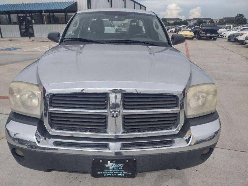 2005 Dodge Dakota Image 2