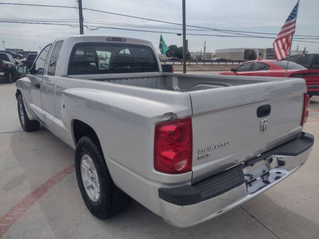 2005 Dodge Dakota Image 3