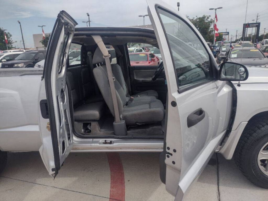 2005 Dodge Dakota Image 13