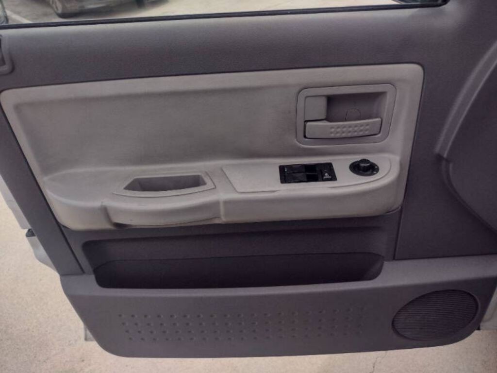 2005 Dodge Dakota Image 16