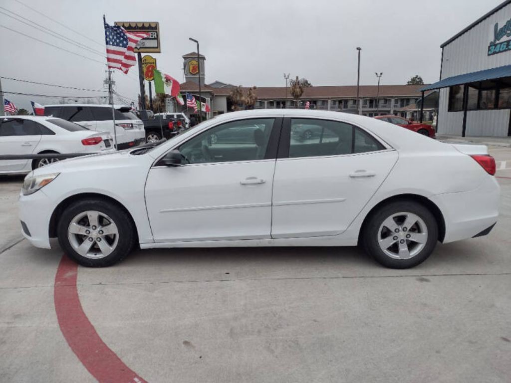 2015 Chevrolet Malibu Image 2