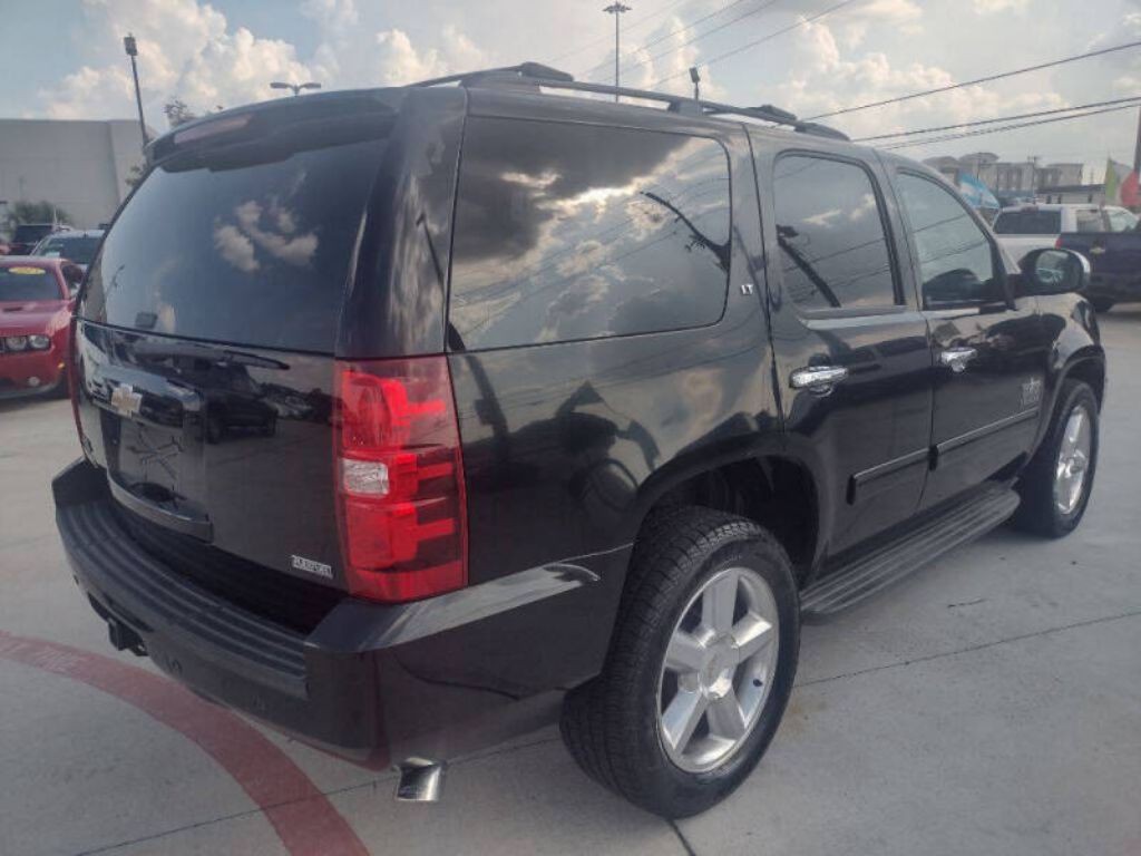 2011 Chevrolet Tahoe Image 2