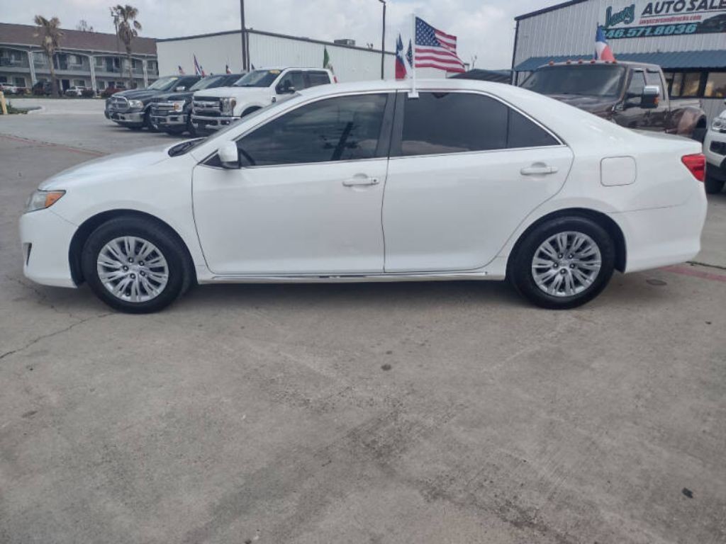 2013 Toyota Camry Image 4