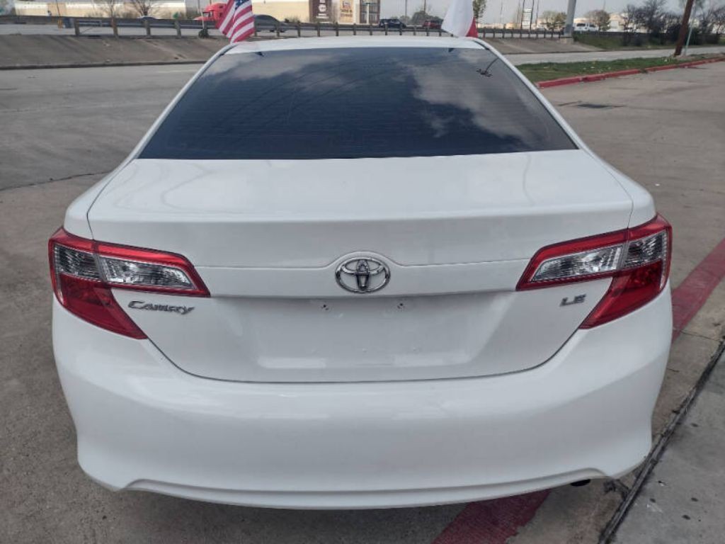 2013 Toyota Camry Image 6