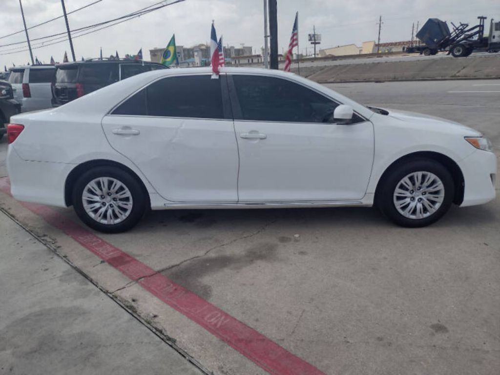 2013 Toyota Camry Image 8
