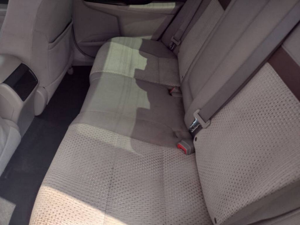 2013 Toyota Camry Image 19