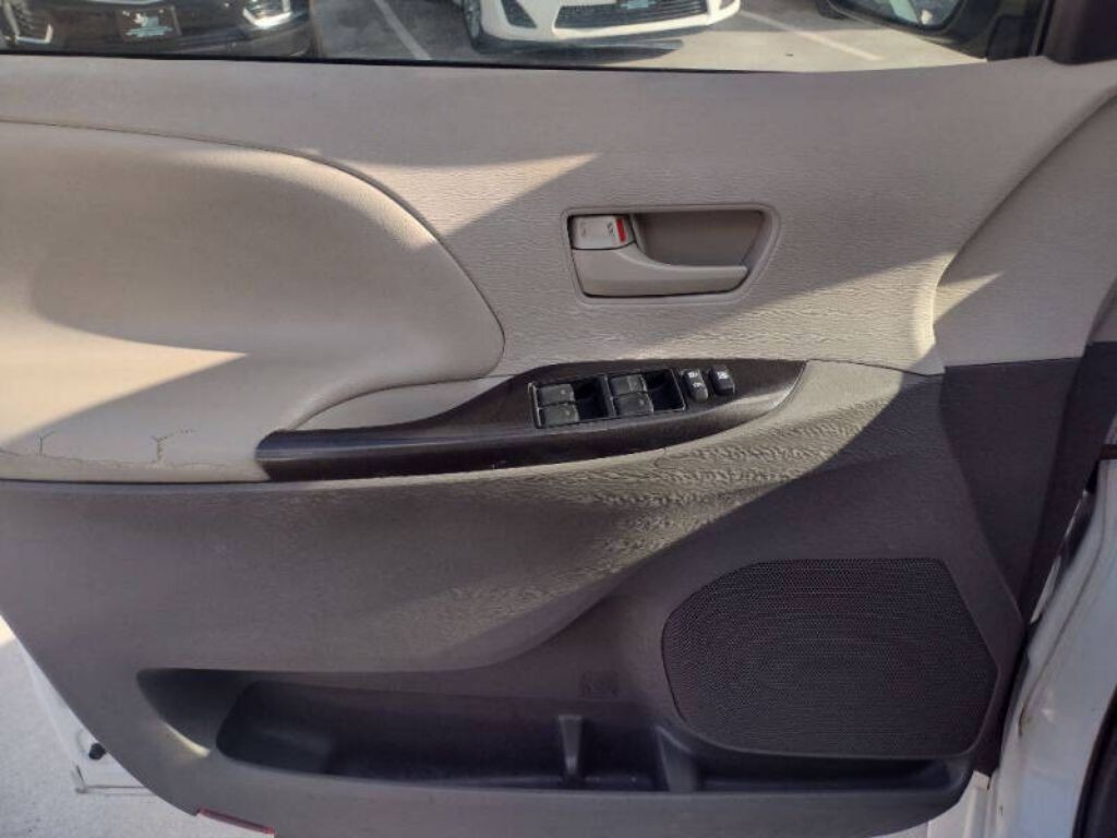 2013 Toyota Sienna Image 19