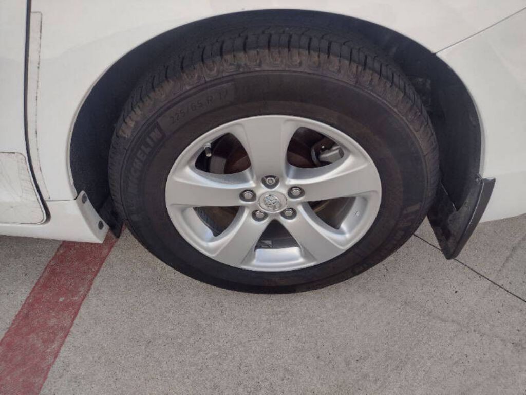 2013 Toyota Sienna Image 23